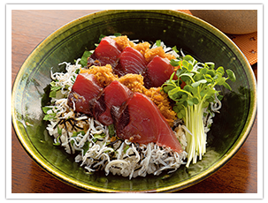 鰹(かつお)としらす丼